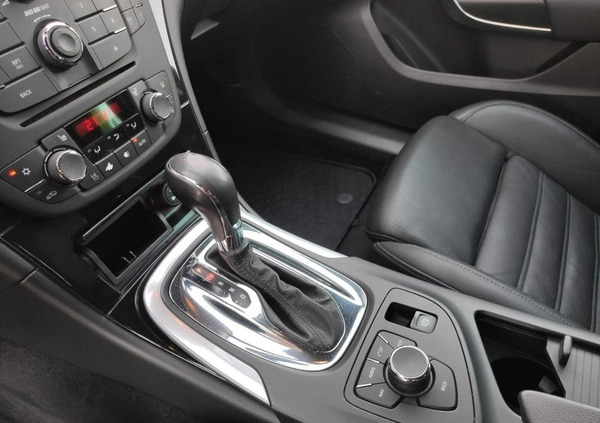 Opel Insignia cena 33900 przebieg: 172000, rok produkcji 2010 z Dębno małe 92